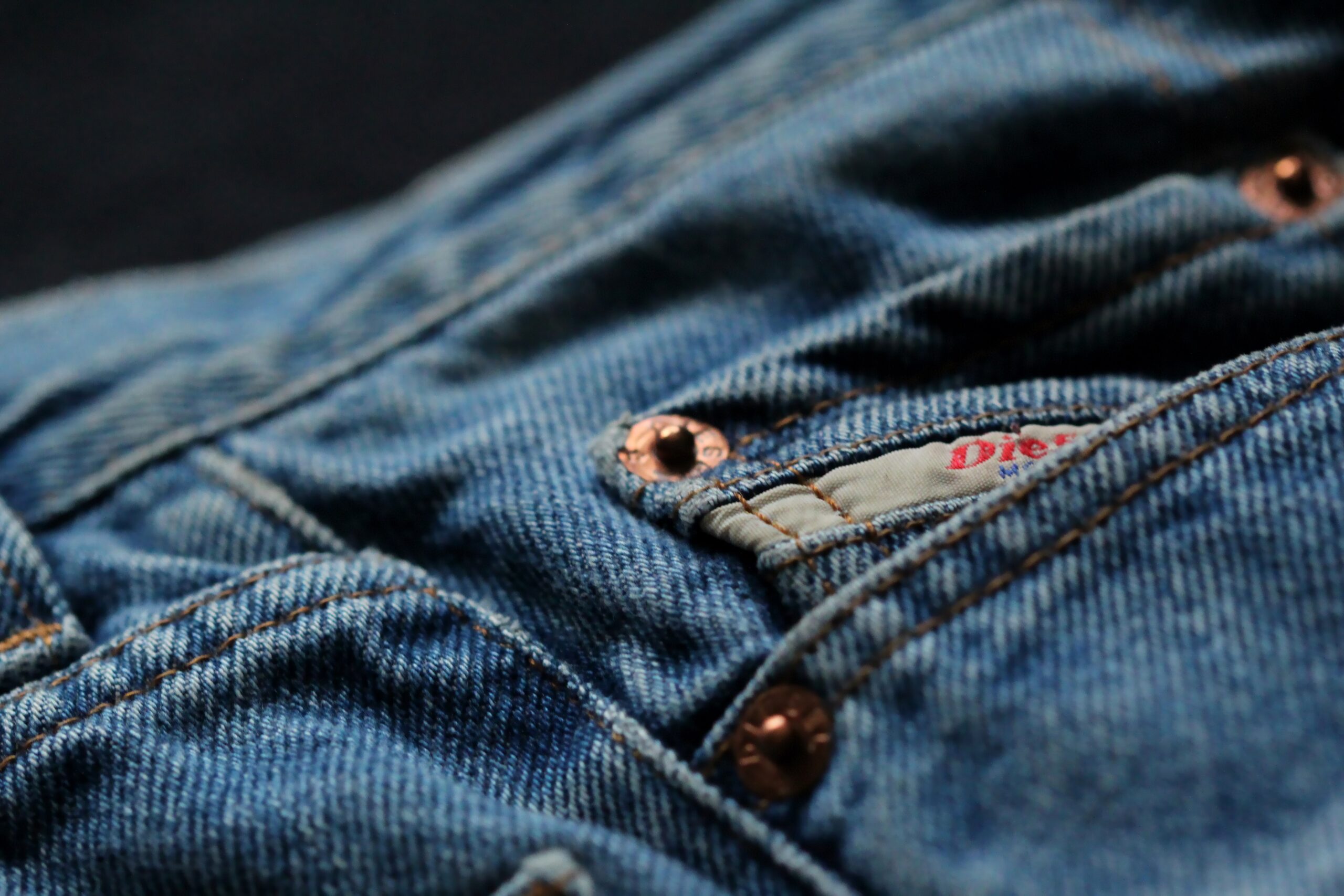 Read more about the article Do czego służy mała kieszonka w spodniach? Co to watch pocket ?